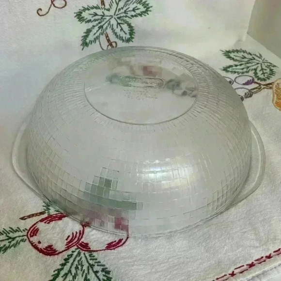 Vintage Pyrex clear Basket  Weave textured glass casserole dish with lid - Picture 2 of 6